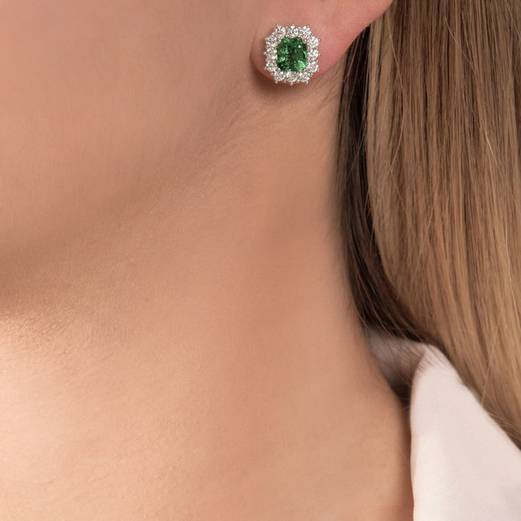 Picture of Pair of hinged earrings with emerald and diamond in white gold