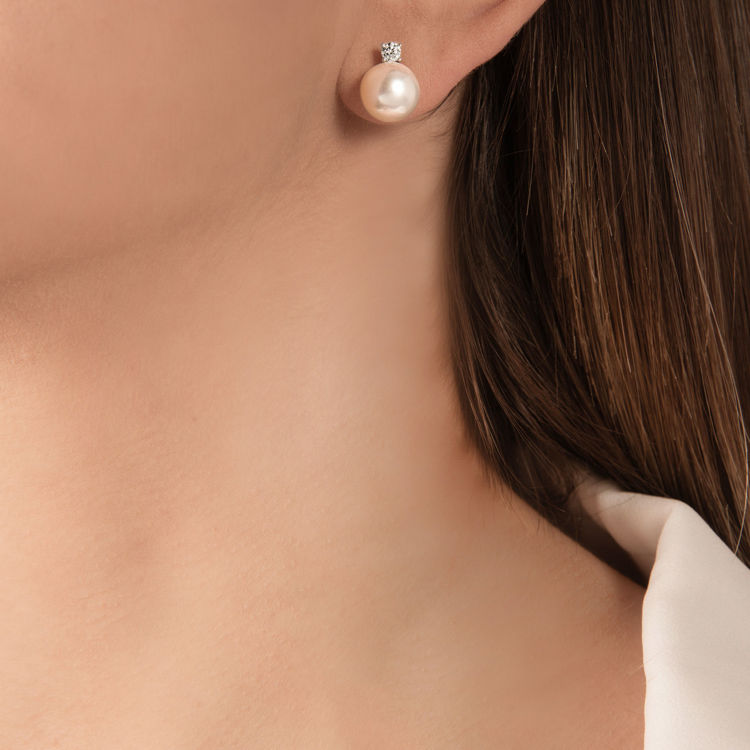 Picture of Pair of hinged earrings with cultivated pearl and diamond in white gold