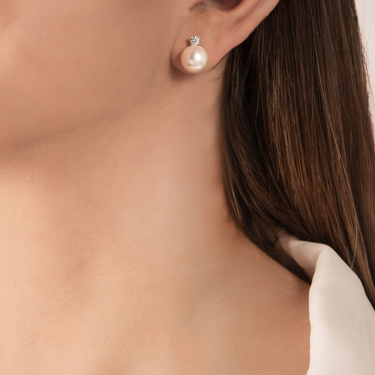 Picture of Pair of hinged earrings with cultivated pearl and diamond in white gold