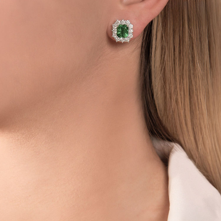 Picture of Pair of hinged earrings with emerald and diamond in white gold