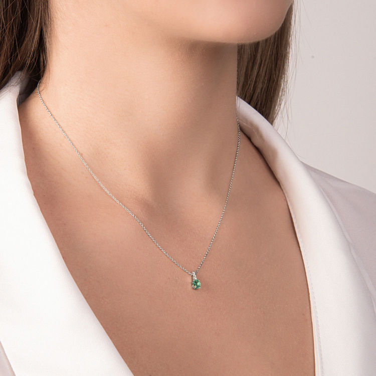 Picture of Necklace with emerald and diamond in white gold