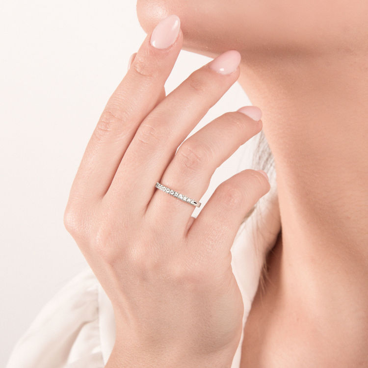 Picture of Riviera ring with diamond in white gold